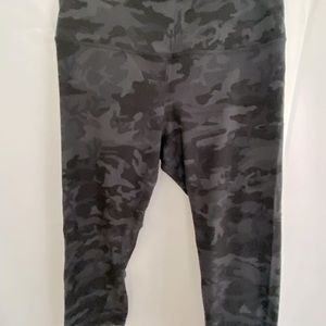 Lululemon Camo Capri Leggings